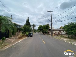 Casa com 03 dormitórios no bairro Vila Nova 