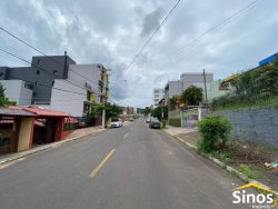 Casa com 03 dormitórios no bairro Vila Nova 
