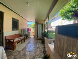 Casa com 05 dormitórios no bairro Vila Nova 