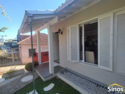 Casa com 03 dormitórios no bairro Ideal 