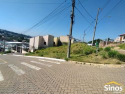 Terreno de esquina com 353,38m² no Loteamento Jardim do Sol 