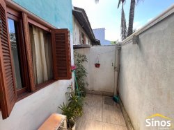Casa com 03 dormitórios no bairro Lomba Grande 