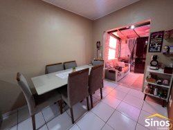 Casa com 03 dormitórios no bairro Lomba Grande 