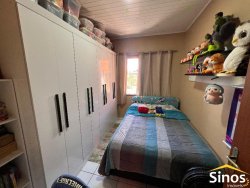 Casa com 03 dormitórios no bairro Lomba Grande 
