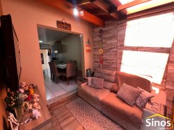 Casa com 03 dormitórios no bairro Lomba Grande 