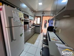 Casa com 03 dormitórios no bairro Lomba Grande 