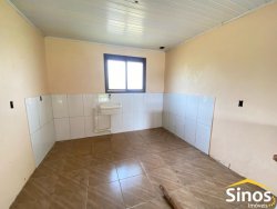Casa com 02 dormitórios para locação em Lomba Grande 