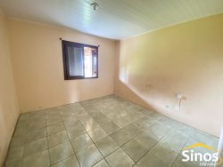 Casa com 02 dormitórios para locação em Lomba Grande 