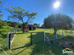 Casa com 02 dormitórios para locação em Lomba Grande 