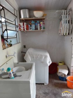 Sobrado com 06 dormitórios no bairro Canudos 