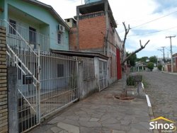 Sobrado com 06 dormitórios no bairro Canudos 