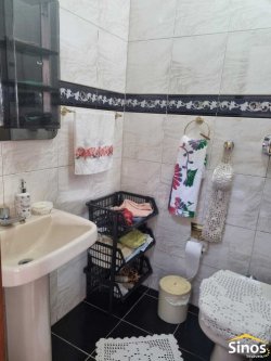 Casa com 03 dormitórios no bairro Hamburgo Velho  