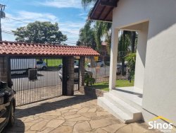 Casa com 03 dormitórios no bairro Hamburgo Velho  