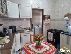 Casa com 03 dormitórios no bairro Hamburgo Velho  