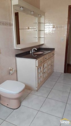 Sobrado com 03 dormitórios no bairro Jardim Mauá 
