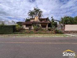 Casa com 03 dormitórios no bairro Guarani 