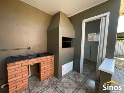 Casa com 03 dormitórios no bairro Lomba Grande 