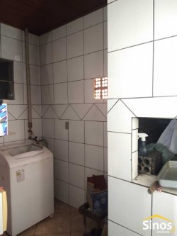 Terreno com 02 casas no bairro Lomba Grande 
