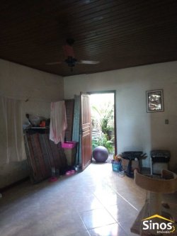 Terreno com 02 casas no bairro Lomba Grande 