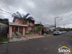 Sobrado com 03 dormitórios no bairro Guarani 