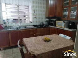 Sobrado com 05 dormitórios no bairro São Jorge 