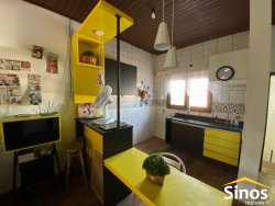 Sobrado com 06 dormitórios no bairro Hamburgo Velho  