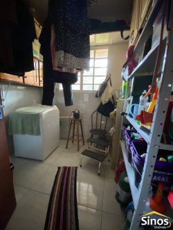 Sobrado com 06 dormitórios no bairro Hamburgo Velho  