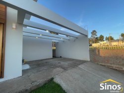 Casa com 03 dormitórios na Chácara Hamburguesa 