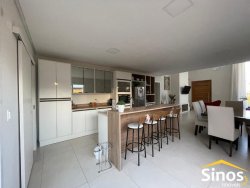 Casa com 03 dormitórios na Chácara Hamburguesa 