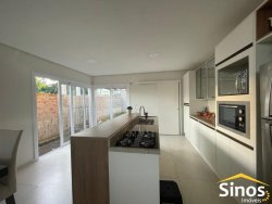 Casa com 03 dormitórios na Chácara Hamburguesa 