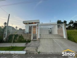Casa com 03 dormitórios na Chácara Hamburguesa 
