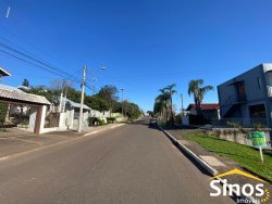 Prédio com apartamento e salas comerciais no bairro Lomba Grande  