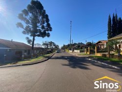 Prédio com apartamento e salas comerciais no bairro Lomba Grande  