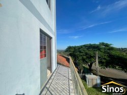 Prédio com apartamento e salas comerciais no bairro Lomba Grande  