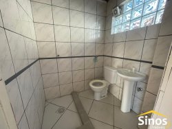 Prédio com apartamento e salas comerciais no bairro Lomba Grande  