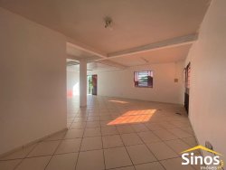 Prédio com apartamento e salas comerciais no bairro Lomba Grande  
