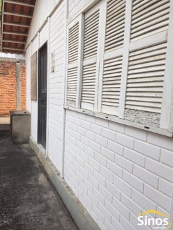 Casa com 02 dormitórios no bairro Guarani 