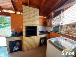 Casa com 02 dormitórios no bairro Arco Íris 