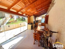 Casa com 02 dormitórios no bairro Arco Íris 