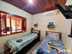 Casa com 02 dormitórios no bairro Arco Íris 