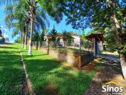 Casa com 02 dormitórios no bairro Arco Íris 