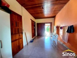 Casa com 02 dormitórios no bairro Arco Íris 
