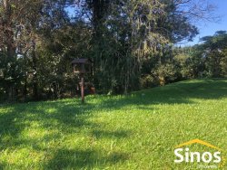Terreno de esquina com 669m² no bairro Lomba Grande 