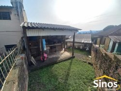 Terreno com 02 casas e sala comercial no bairro Guarani 
