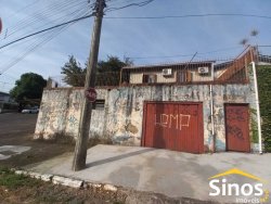 Terreno com 02 casas e sala comercial no bairro Guarani 