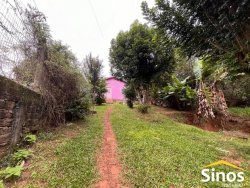 Casa com 02 dormitórios no bairro Lomba Grande 