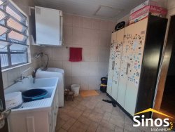 Casa com 02 dormitórios no bairro Lomba Grande 