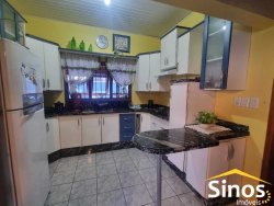 Casa com 02 dormitórios no bairro Lomba Grande 