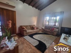 Casa com 02 dormitórios no bairro Lomba Grande 