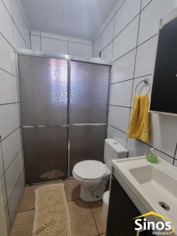 Casa com 02 dormitórios no bairro Lomba Grande 